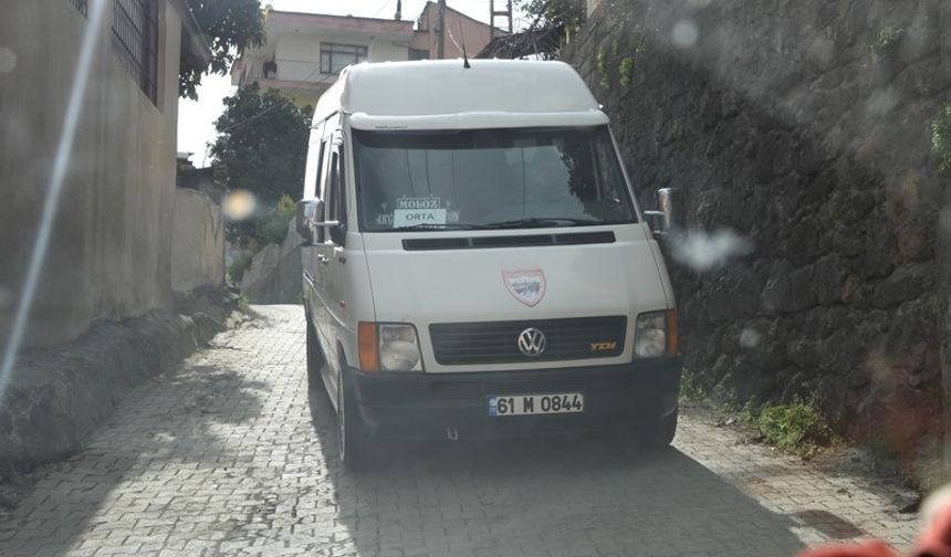 Akçaabat Ortamahalle’de Çöken Yol Korku Yaratıyor..